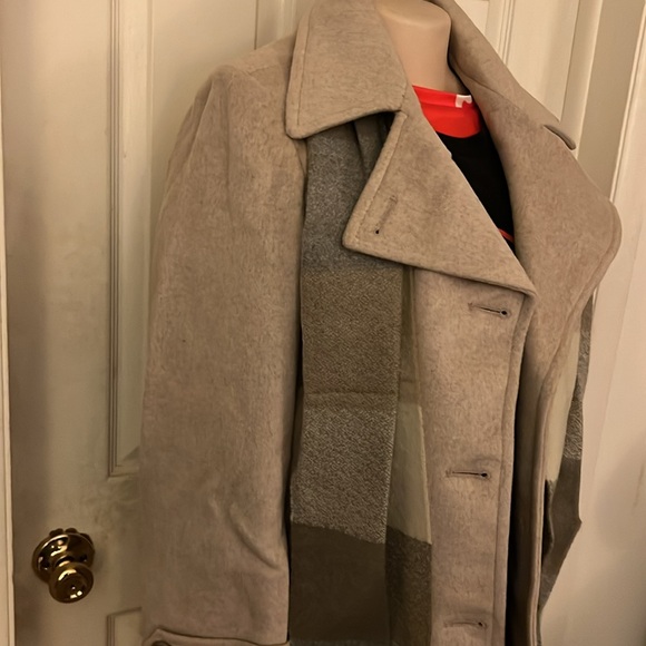 Coat - Picture 7 of 8